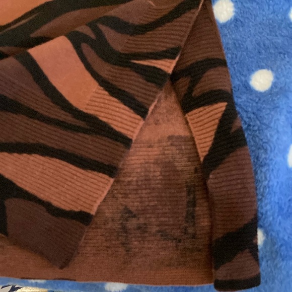 Belle by Kim Gravel Brown and Black Abstract Long Sleeve Scoop Neck Sweater - Picture 7 of 7